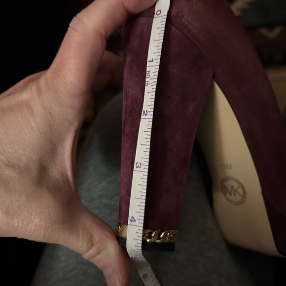 Michael Kors Burgundy platform pump’s  are 1 inch platform just around 4 inches - Picture 14 of 14